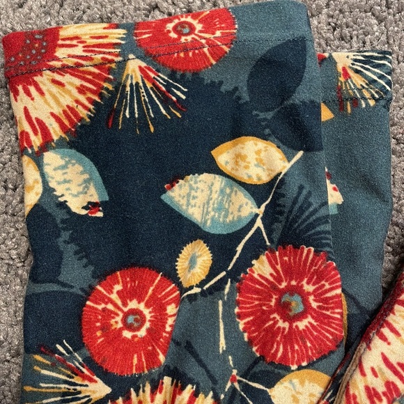 LuLaRoe leggings tall n curvy great muted colors - Picture 3 of 4
